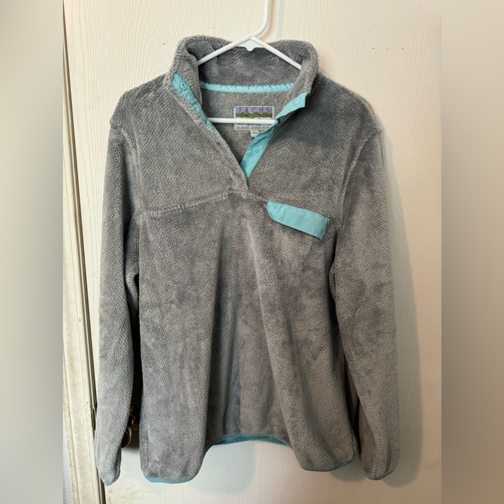 Jach’s women’s pullover plush. Size large